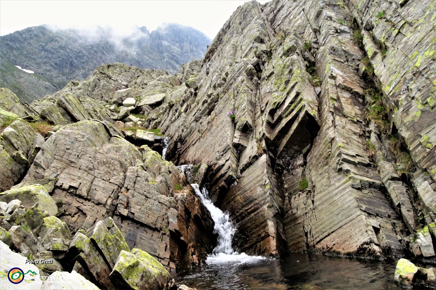 54 Dovrebbe essere acqua che esce dal Lago del Vallone.JPG